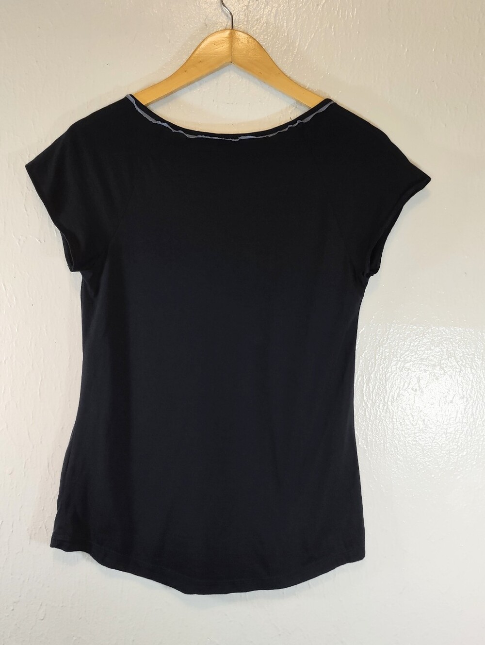 Banana Republic Dark Blue Short Sleeve Scoop Neck Top with Purlish Trim Women'sM - Picture 6 of 10